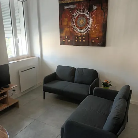 Apartamento T1 Refait à Neuf Dans Immeuble Sécurisé *