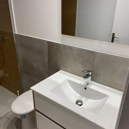 Apartamento T1 Refait à Neuf Dans Immeuble Sécurisé *